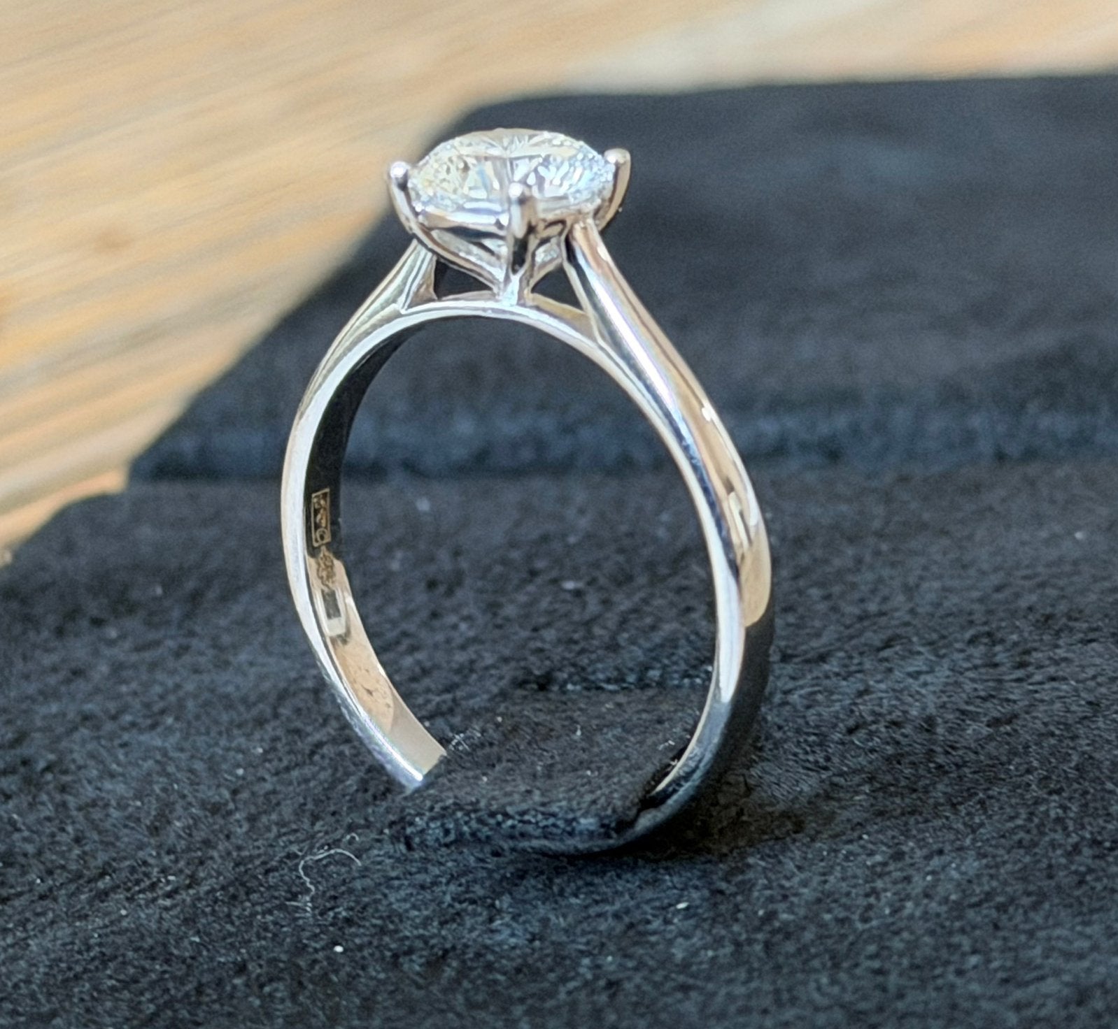 Nieuwe witgouden ring met VS1 diamant 1.05ct met certificaat, Wit, Nieuw, Ophalen of Verzenden, 17 tot 18