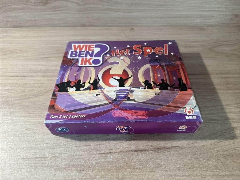 Wie ben ik het spel - sbs - s6055, Hobby en Vrije tijd, Gezelschapsspellen | Bordspellen, Verzenden, Zo goed als nieuw