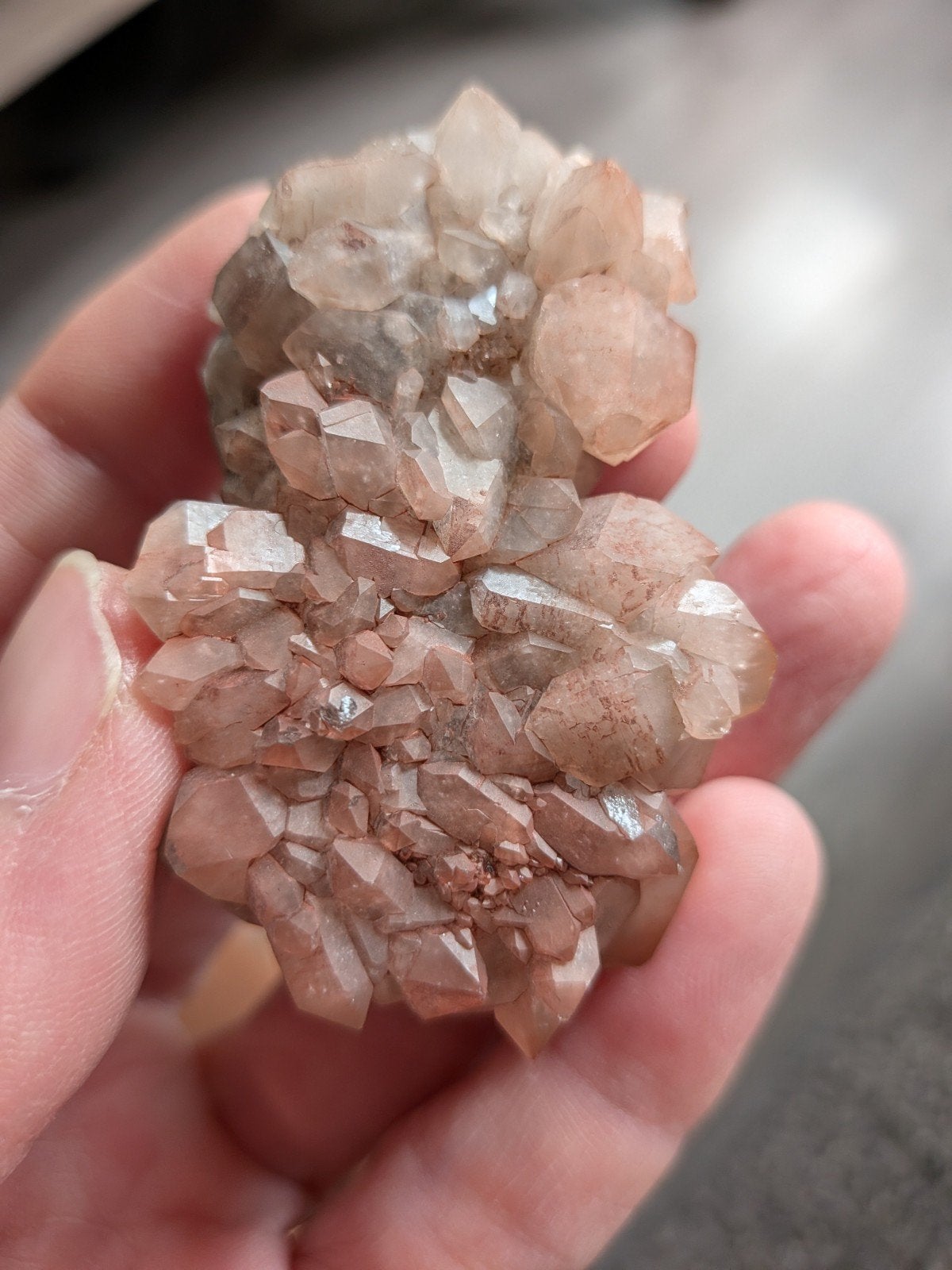 Bergkristal met hematiet, Verzamelen, Mineralen en Fossielen, Ophalen of Verzenden