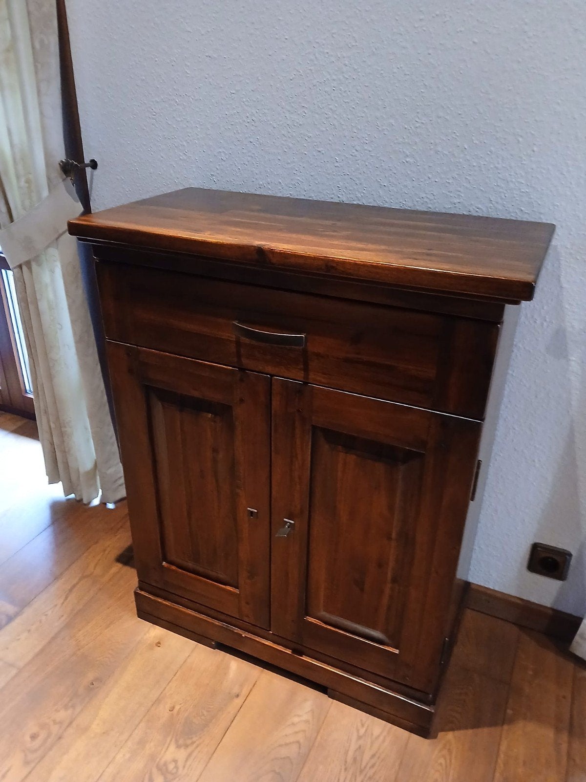 Massief houten kastje met lade en deuren, Ophalen, Zo goed als nieuw