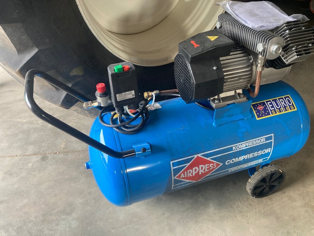 Luchtcompressor Airpress KM 100-350 10 bar 2.5 hp/1.8 kW, Ophalen, Zo goed als nieuw, 200 tot 400 liter/min, 6 tot 10 bar