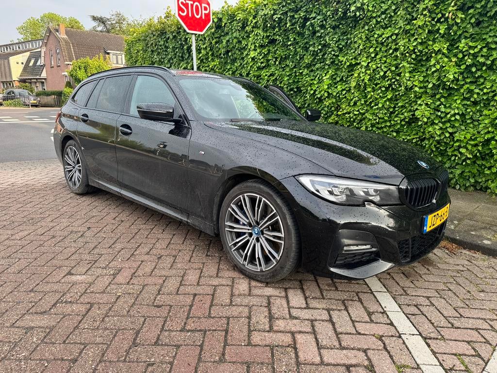 BMW 3-Serie 330e Business Touring M Sport., 1998 cc, Achterwielaandrijving, 4 cilinders, Zwart