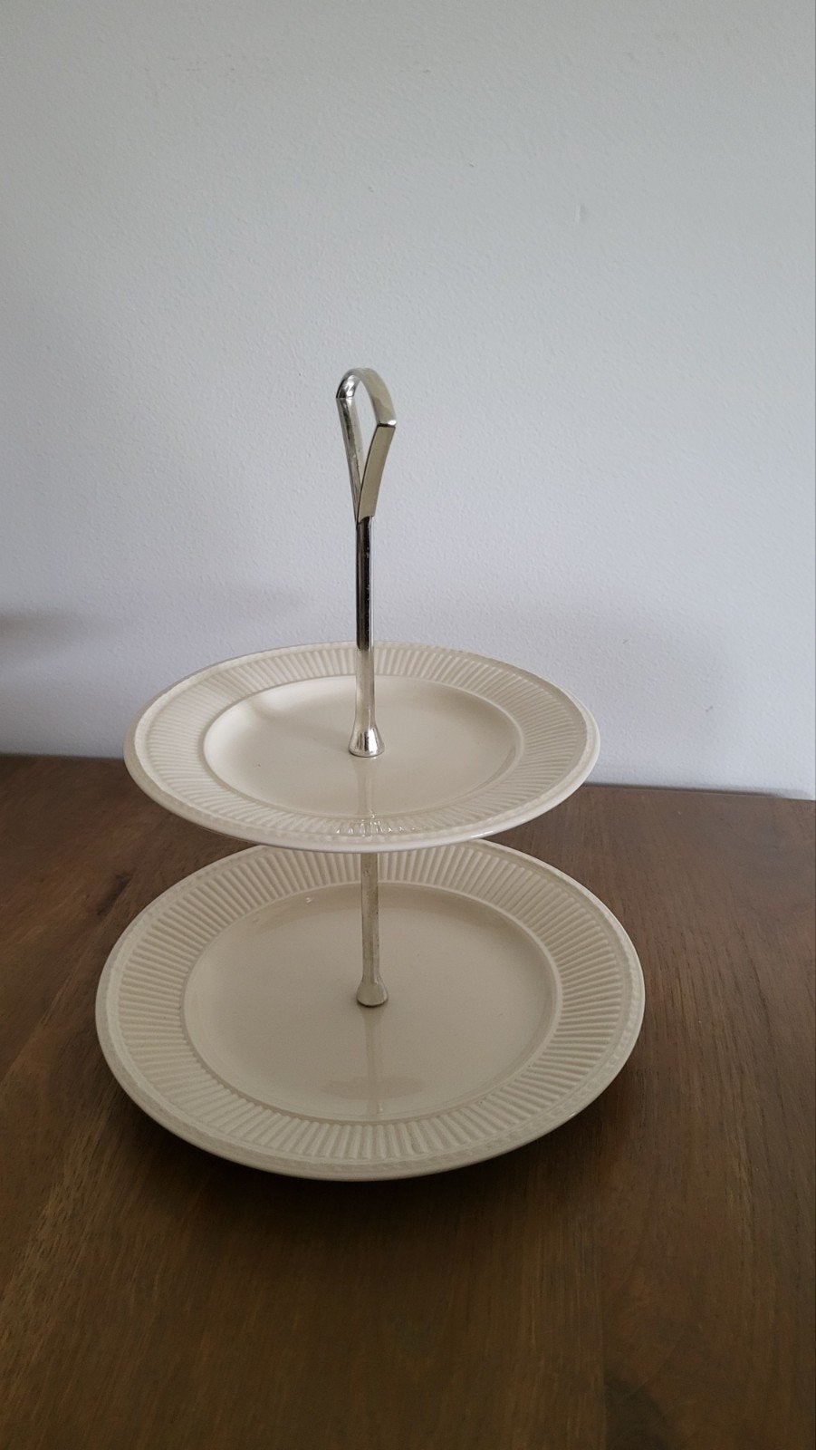 Wedgwood Edme etagere - 2-laags, Ophalen of Verzenden, Zo goed als nieuw