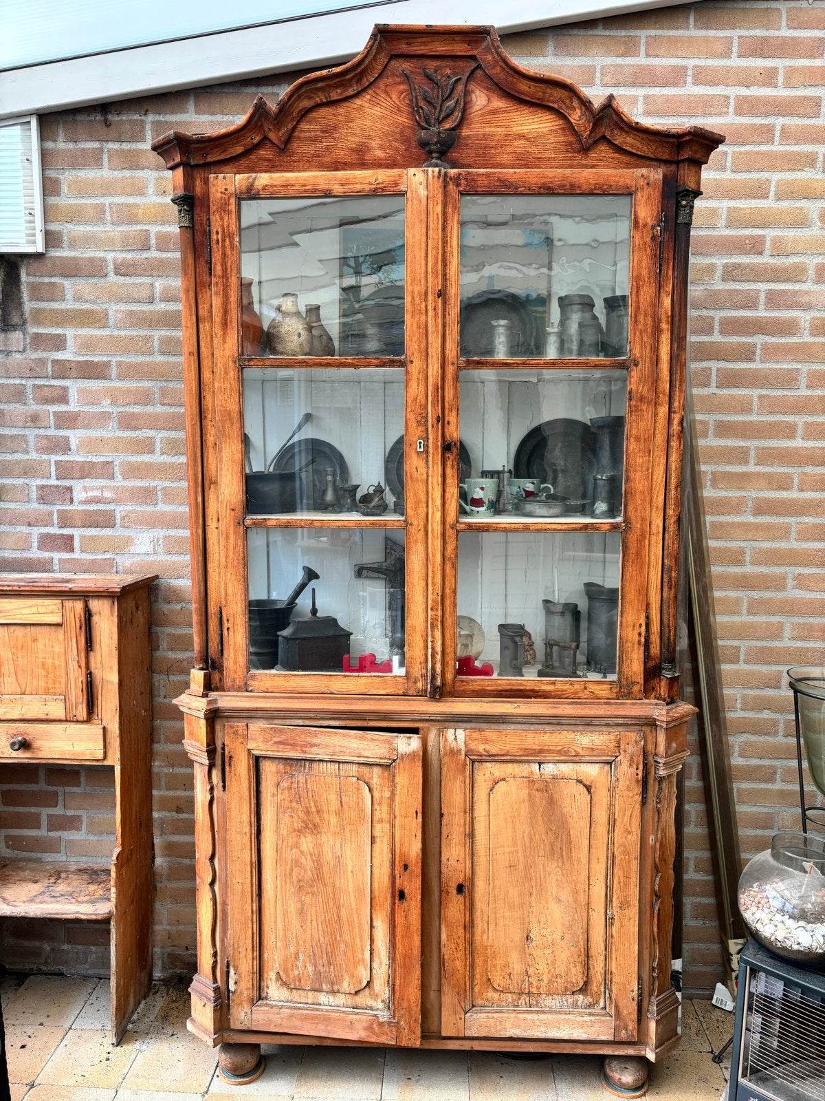 Antieke houten vitrinekast en bijpassend meubel, Ophalen