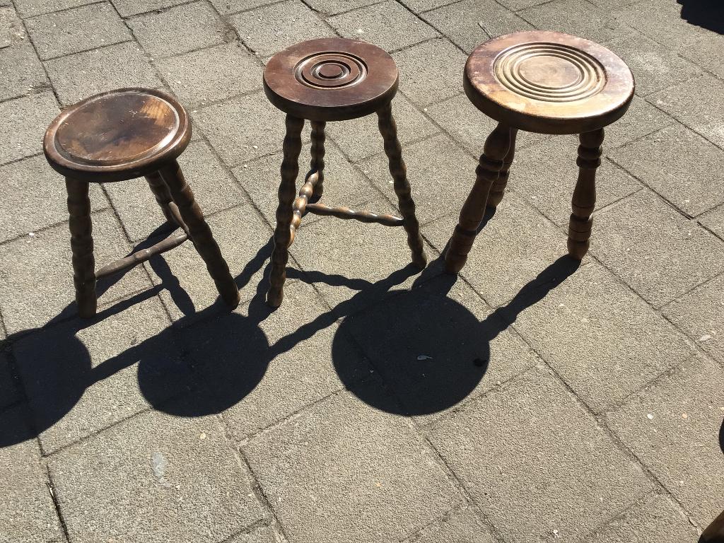 3 oude krukken, Ophalen
