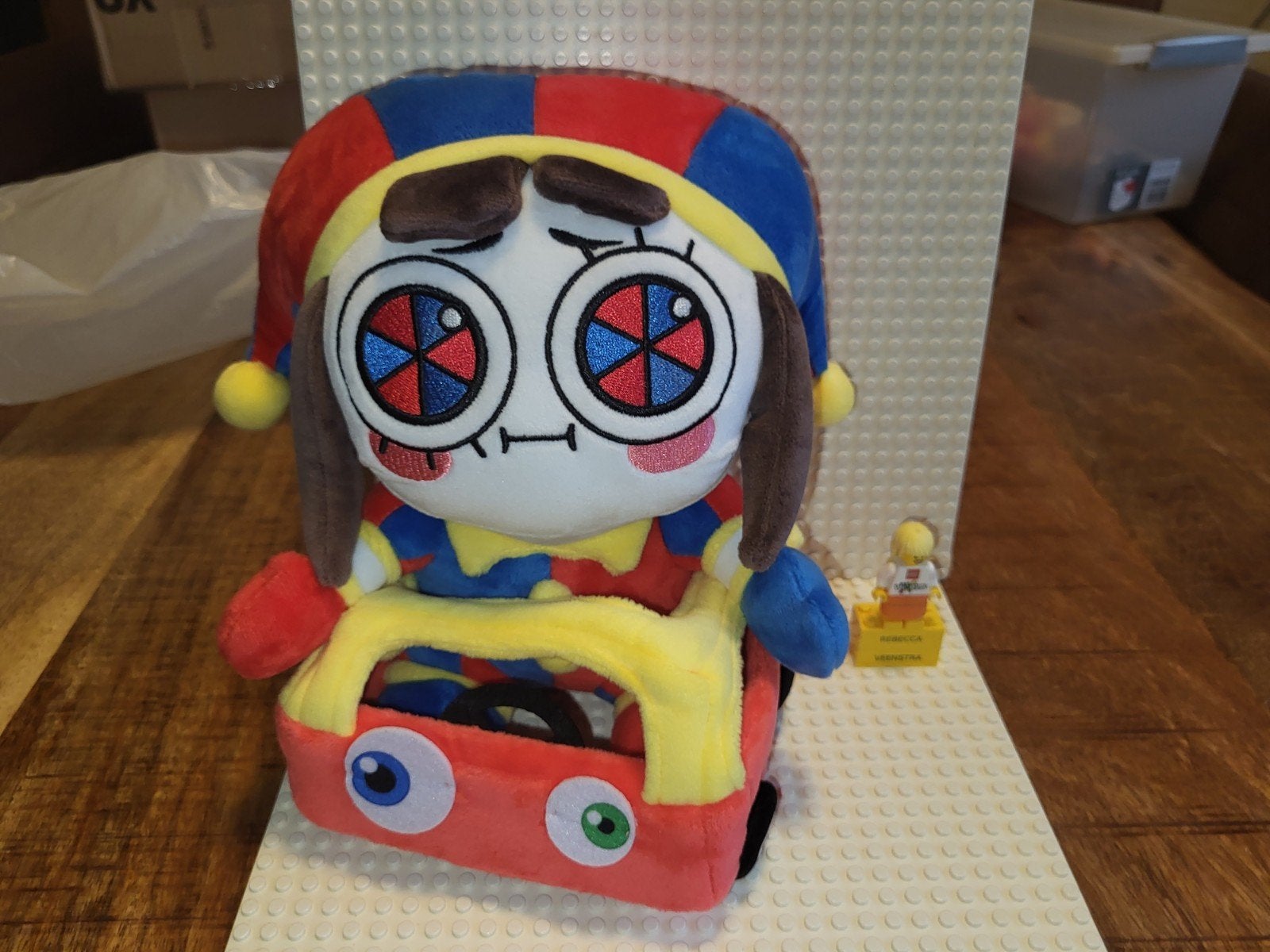 Glitch Productions- plush Pomni  Kart met tag, Ophalen of Verzenden, Zo goed als nieuw, Film, Beeldje, Replica of Model