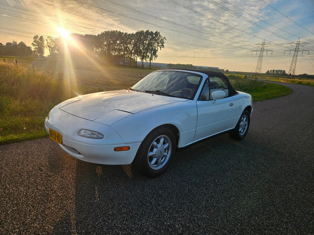 Mazda MX-5 1.6i-16V automaat, Auto's, Mazda, Bedrijf, MX-5, Open dak, Benzine, Cabriolet, Handgeschakeld, Geïmporteerd, Wit, Achterwielaandrijving