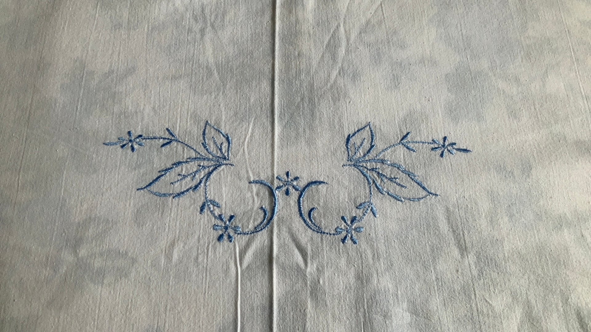Vintage 1-persoons wit laken blauw borduurwerk 165x220cm, Gebruikt, Eenpersoons, Wit, Overige typen