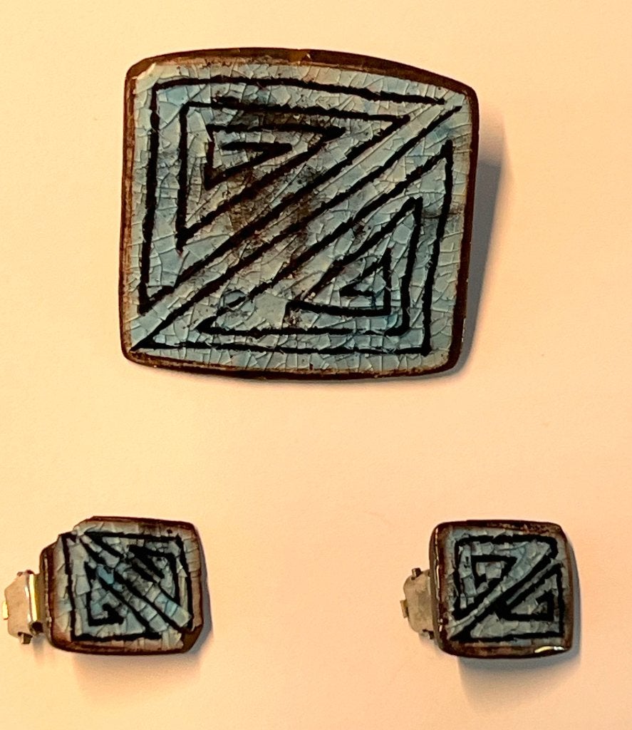 VINTAGE BROCHE & CLIP-OORBELLEN VAN ALICE LUND (DENMARK), Overige materialen, Gebruikt, Overige kleuren, Minder dan 4 cm