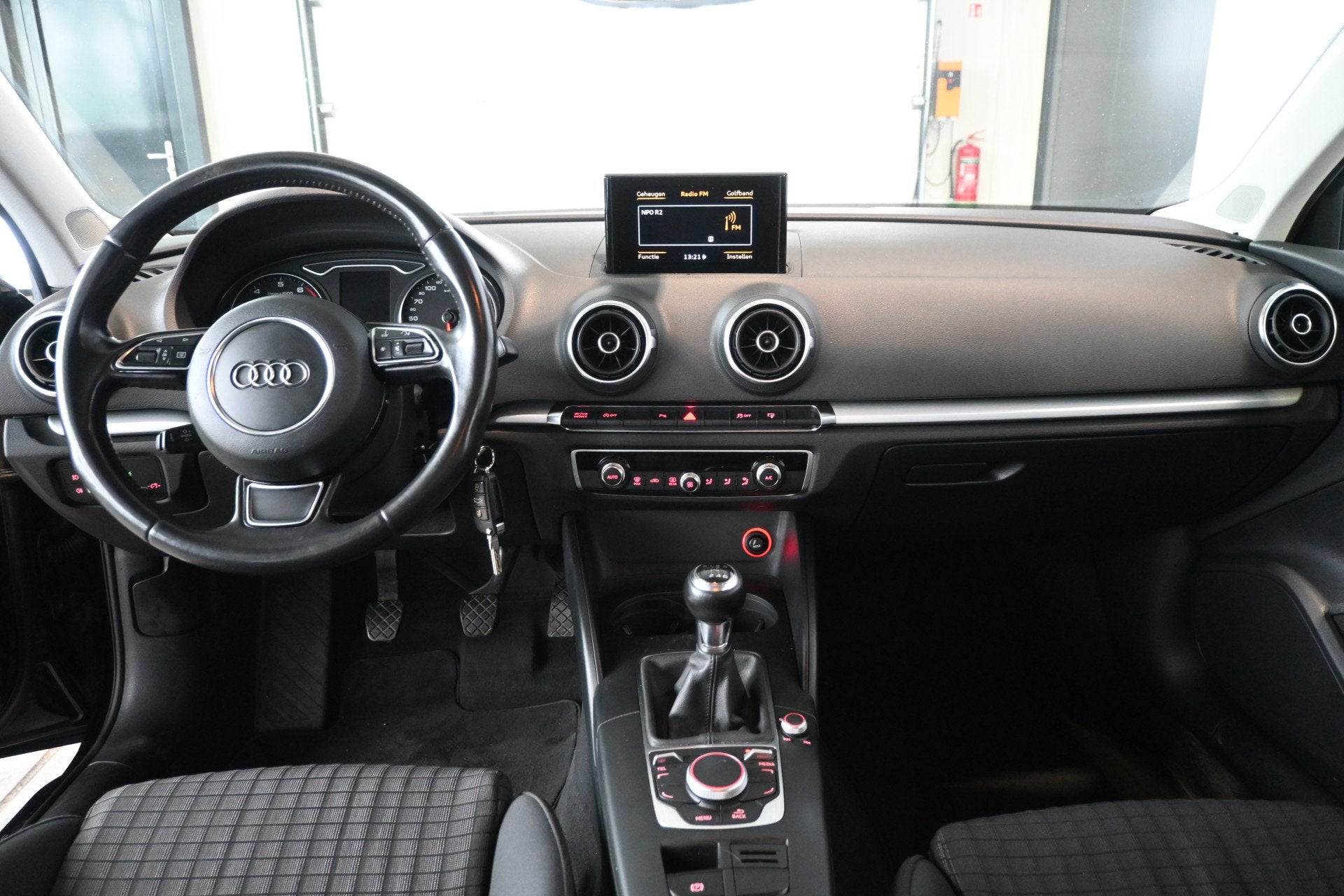 Audi A3 Limousine 1.4 TFSI CoD Ambition Pro Line Plus Clima, Stof, Gebruikt, 4 cilinders, Met garantie (alle)