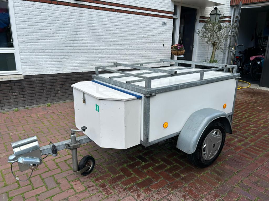 Compacte aanhanger met imperiaal, Ophalen, Gebruikt