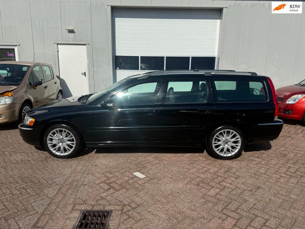 Volvo V70 2.4 D5 Edition AUTOMAAT, Auto's, Volvo, Automatische klimaatregeling, Leder en Stof, Zwart, V70