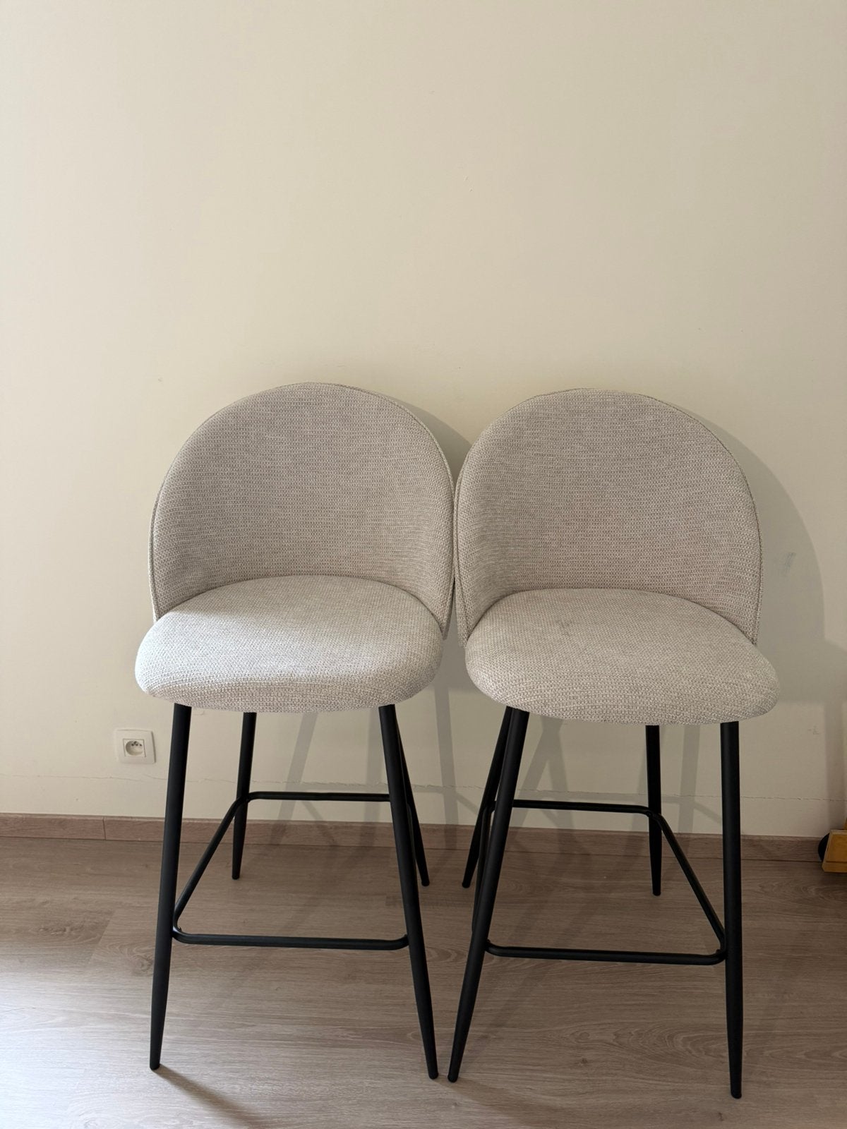 Beige barkrukken, Huis en Inrichting, Barkrukken, 2 krukken, Ophalen, Zo goed als nieuw, 60 tot 90 cm