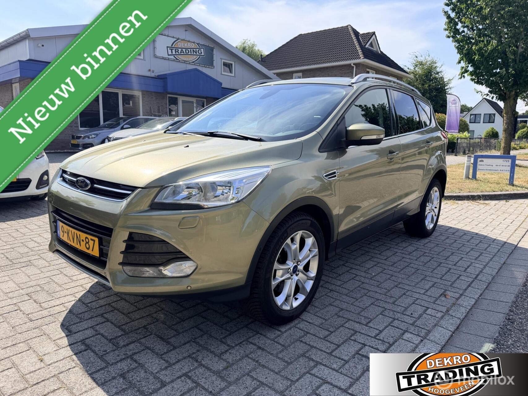 Ford Kuga 1.6 Titanium 4WD panorama dak automaat, Auto's, Ford, Euro 5, Gebruikt, 4 cilinders, Bruin