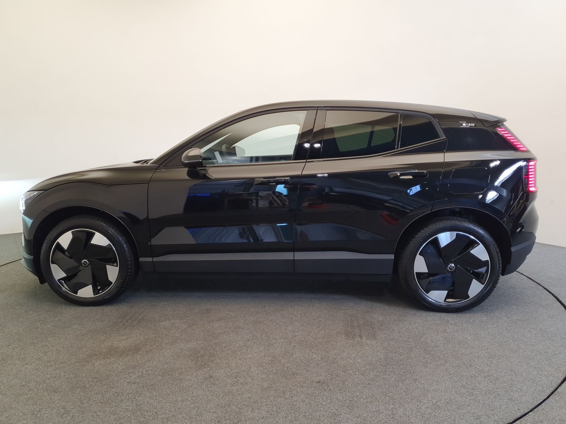 Volvo EX30 Single Motor Extended Range Plus 69 kWh 99,54% SO, Auto's, Volvo, Automaat, Gebruikt, Zwart, Zwart