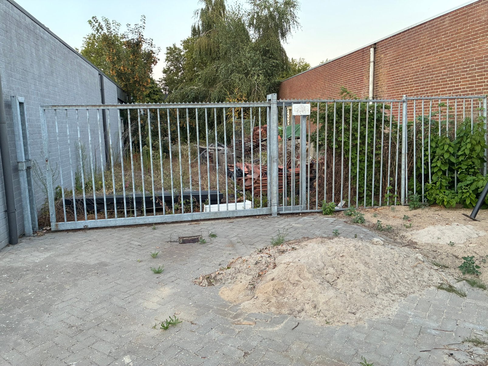 Schuifpoort, Ophalen, Met poort, Spijlenhekwerk, Zo goed als nieuw
