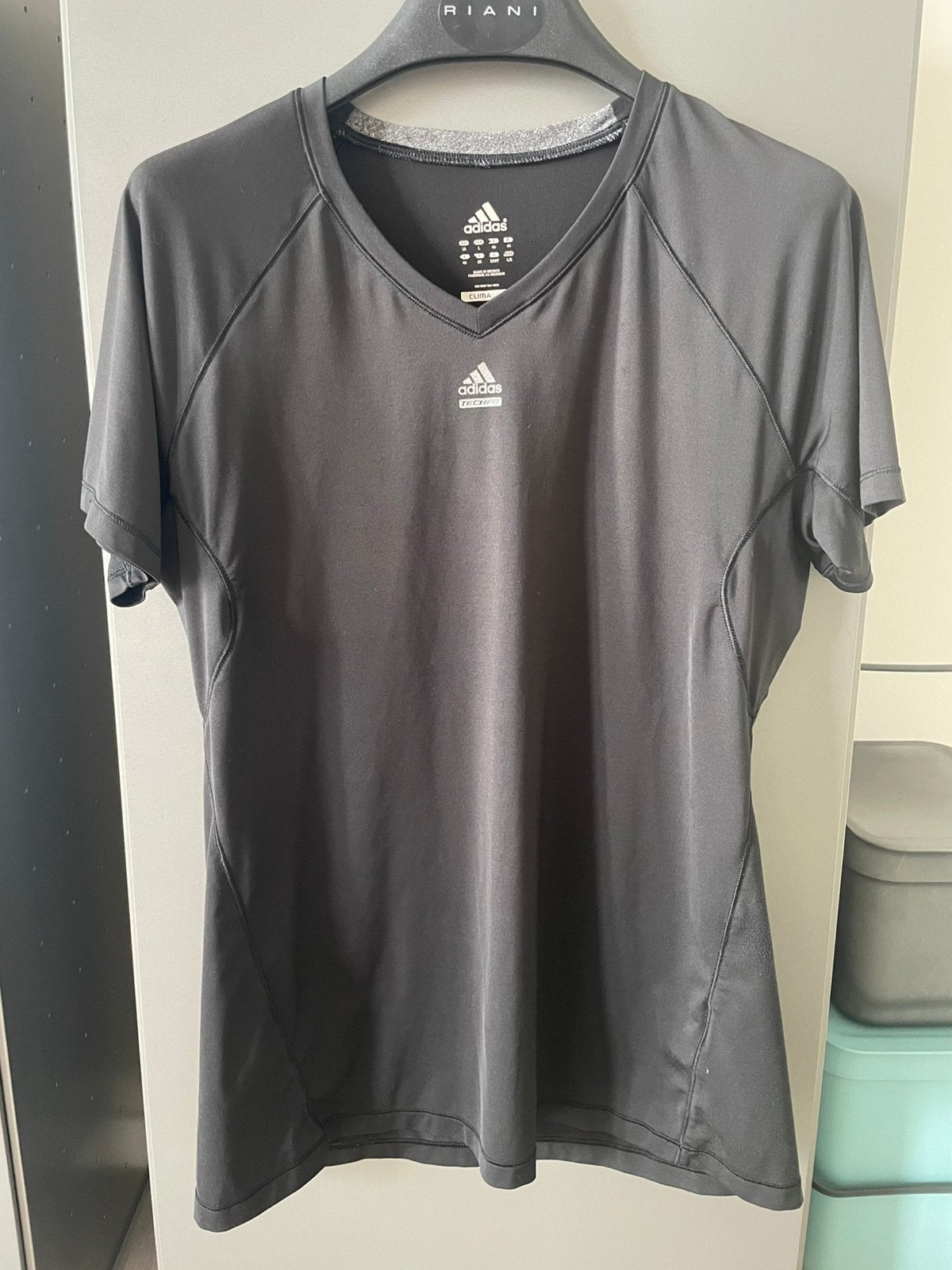 Adidas Climalite shirt, mt 44 (NIEUW!), Ophalen of Verzenden, Zo goed als nieuw, Maat 42/44 (L), Zwart