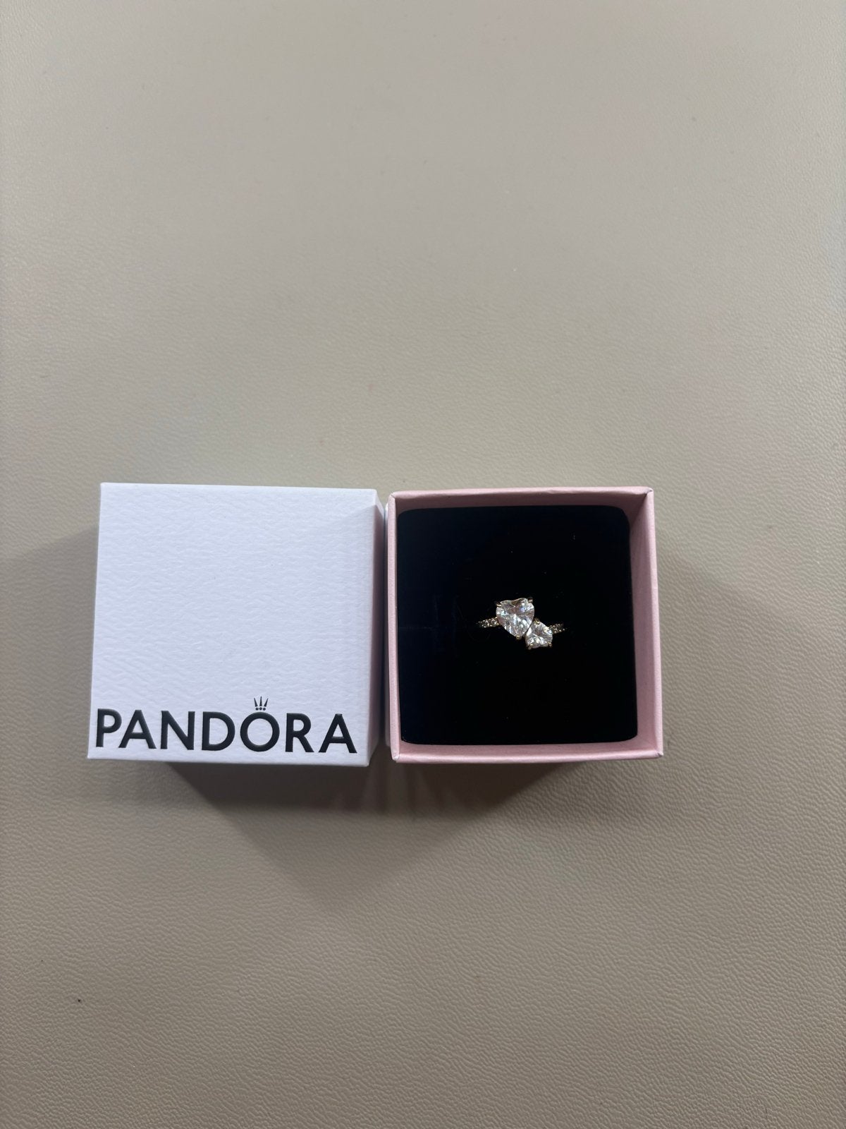 Pandora ring met hartjes en steentjes - Kleinste maat, Sieraden, Tassen en Uiterlijk, Ringen, Met kristal, Overige materialen