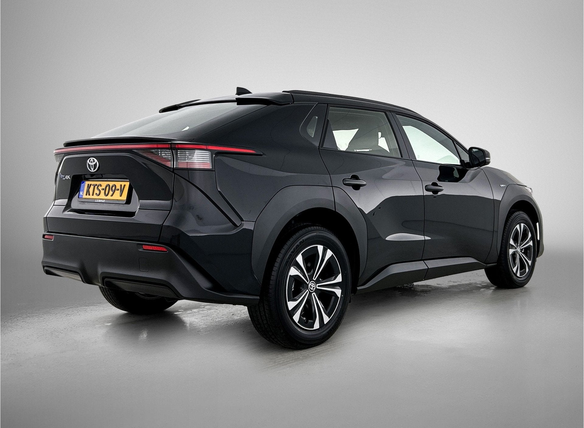 Toyota Bz4x Active 71 kWh ACC | Carplay | Android auto | Cam, Auto's, Gebruikt, Leder en Stof, Zwart, 2 stoelen