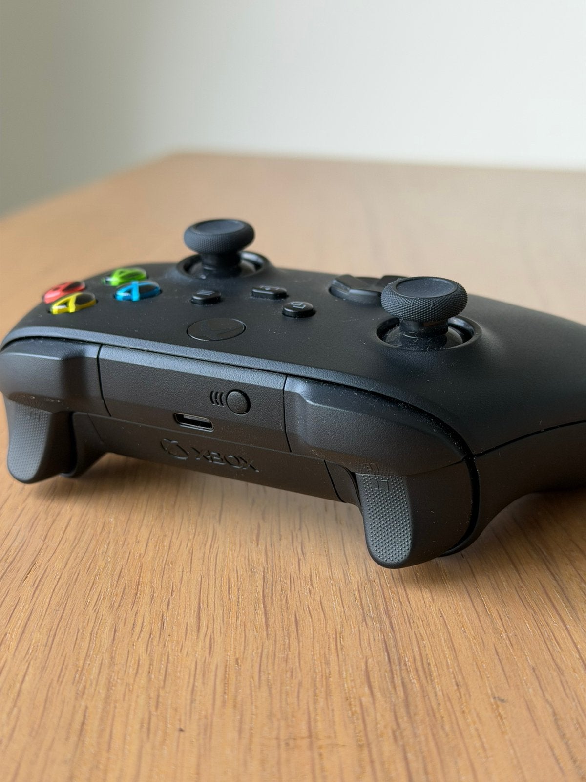 Foto 3 van Xbox Series X/S Wireless Controller – Zwart