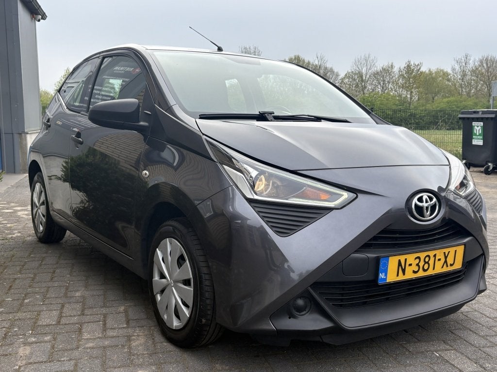 Toyota Aygo 1.0 VVT-i x-fun 1E EIGEN-BTW-AIRCO (bj 2022), Gebruikt, Euro 6, 4 stoelen, Origineel Nederlands