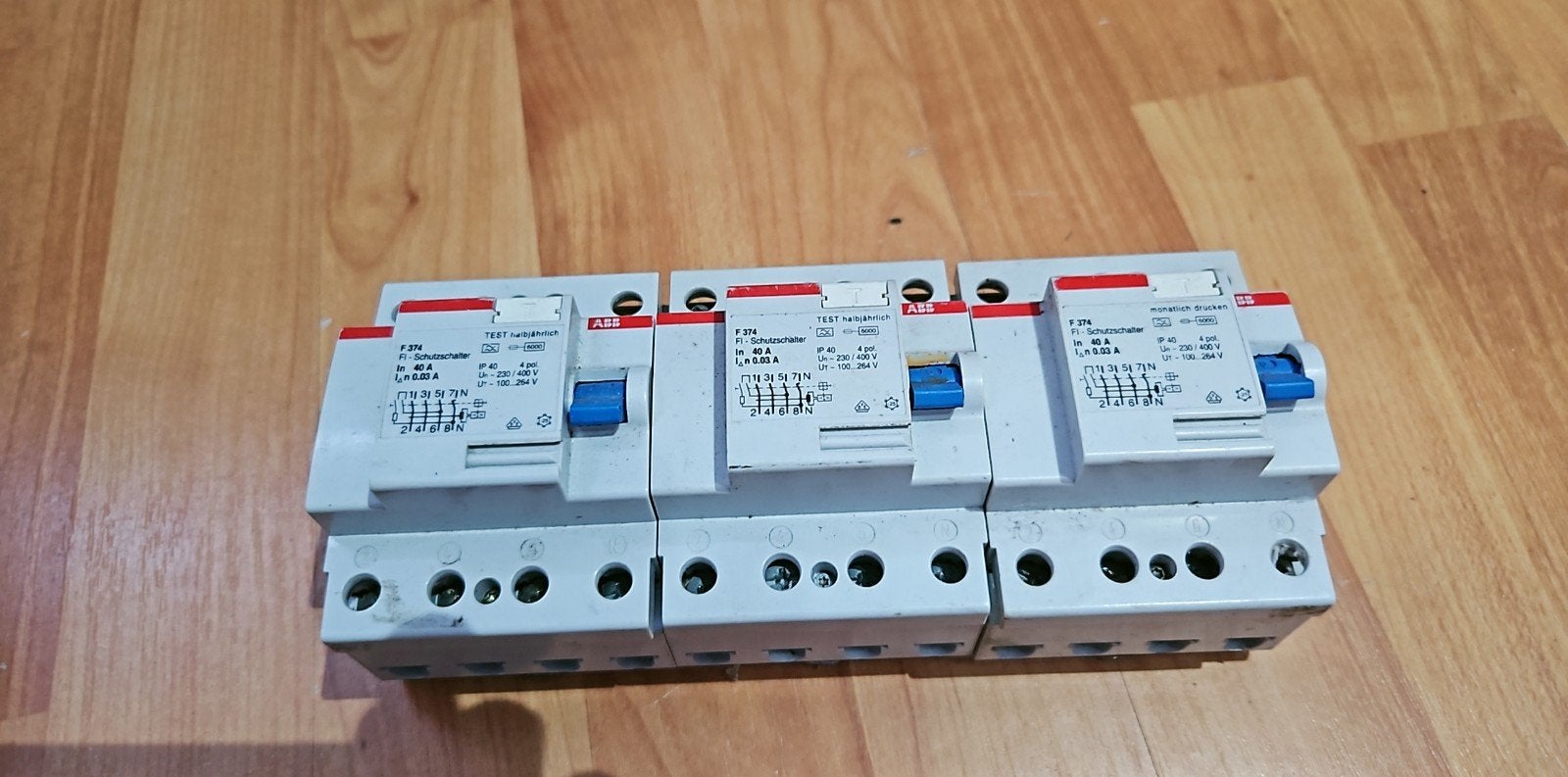 3 goed werkende ABB 3-fase Aardlek automaat 40A voor 25 euro, Ophalen of Verzenden, Zo goed als nieuw, Schakelaar