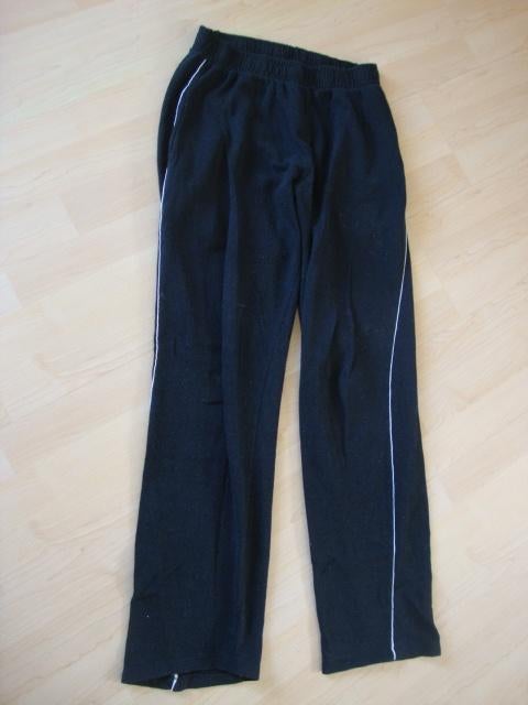 ZWARTE SPORT BROEK MET WITTE STREEP AAN DE ZIJKANT MAAT M, Ophalen of Verzenden, Gebruikt