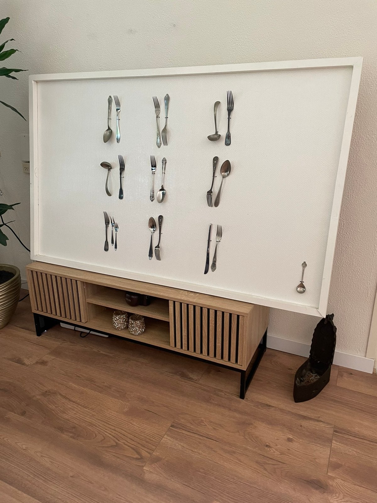Antiek bestek op mooi wandbord, Ophalen
