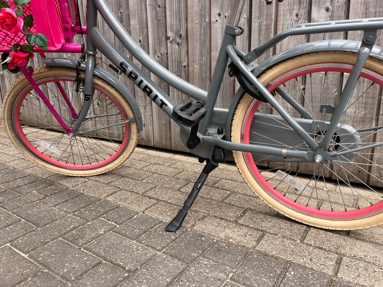 Prachtige Spirit Cargo 22 inch meisjesfiets met mand en slot, Ophalen, Terugtraprem, 22 inch, Handrem