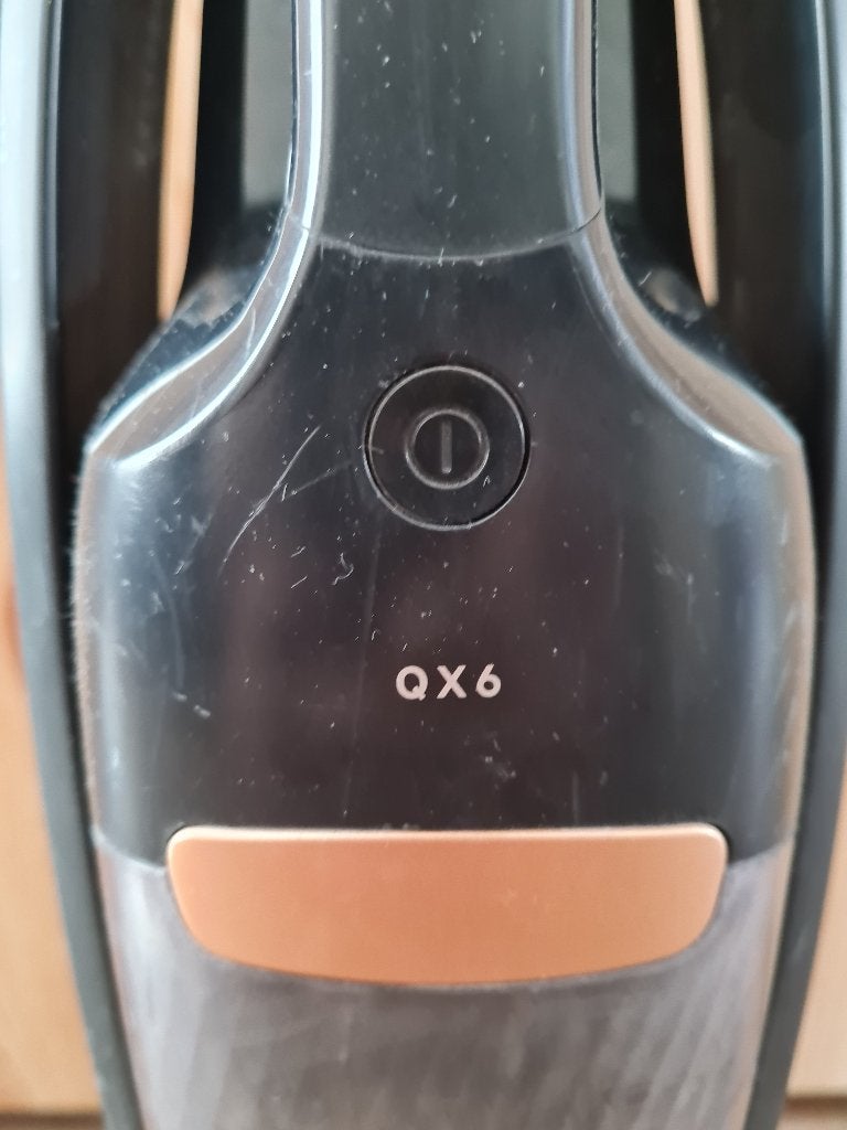 Defecte AEG QX6 steelstofzuiger - voor onderdelen, Ophalen, Inclusief accessoires, Niet werkend, Reservoir