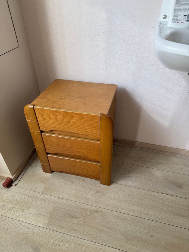 Houten nachtkastje met 3 lades – Zuid-Scharwoude, Ophalen of Verzenden