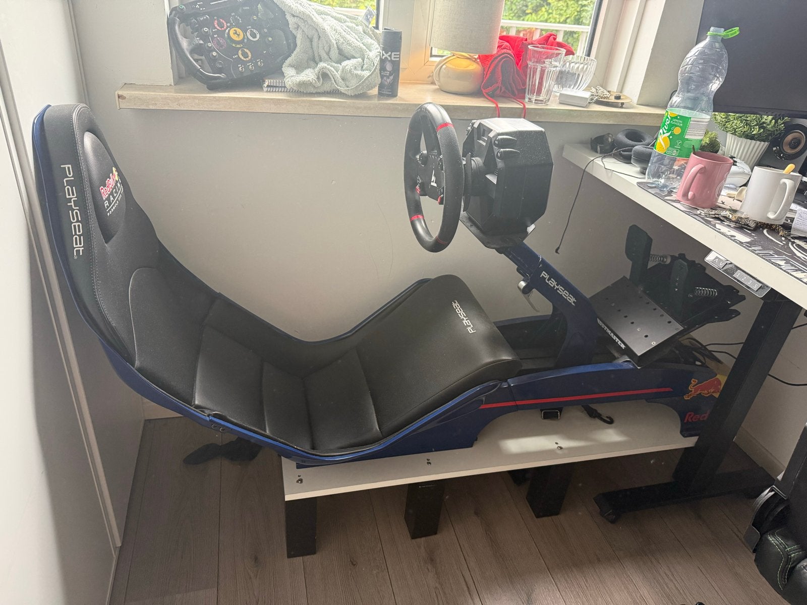 Redbull PlaySeat met Thrustmaster T598 stuur en pedalen, Ophalen, Overige merken, Zo goed als nieuw
