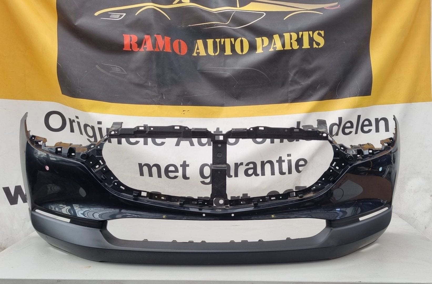MAZDA CX-30 VOORBUMPER DFP550031 DFP5-50031, Auto-onderdelen, Carrosserie en Plaatwerk, Gebruikt, -, Voor, -