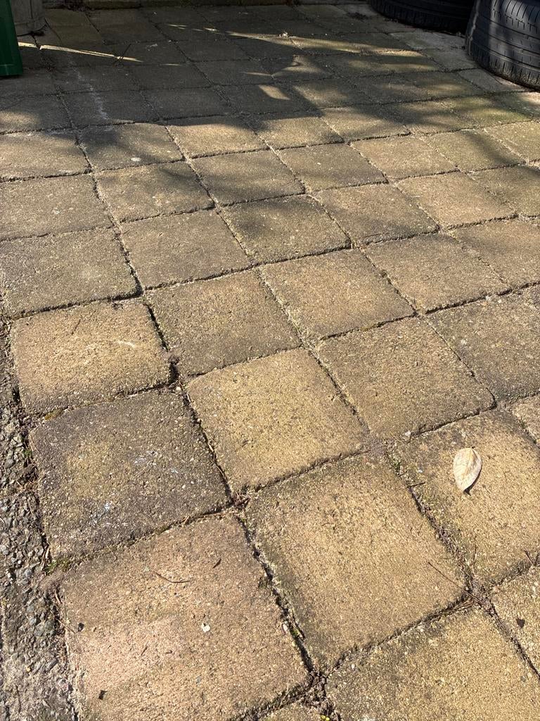 GRATIS 20x20cm geelbruine tegels, Ophalen, Gebruikt, 5 tot 10 m², Beton