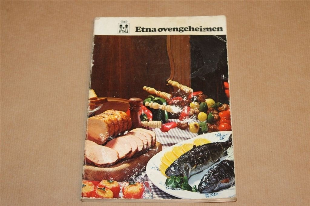 Etna Ovengeheimen — Bakrecepten en Ovengerechten Vintage, Ophalen of Verzenden, Gelezen, Italië
