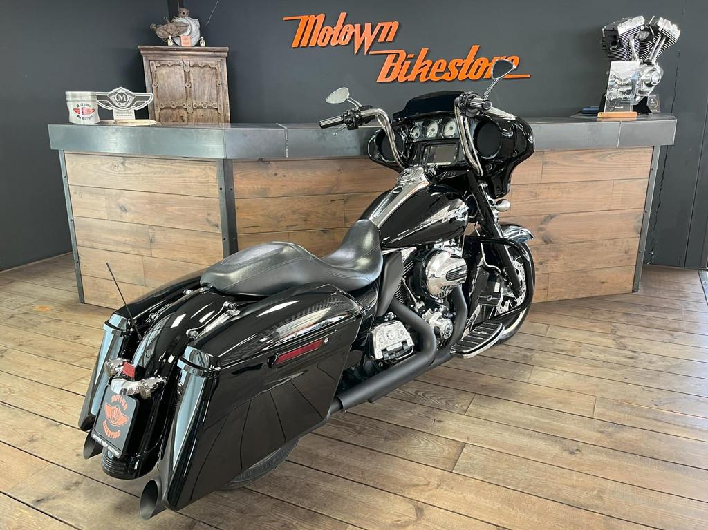 Harley Davidson FLHXS 103Ci Streetglide Special Vivid Black, Motoren, 3700 W Juneau Ave
53208  Milwaukee, US, 1690 cc, Info@harley-davidson.com