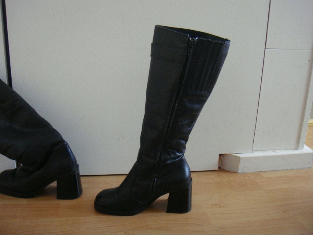Winterschoenen schoenen laarzen hakken zwaart. maat 37 - 38, Kleding | Dames, Schoenen, Ophalen of Verzenden, Gedragen, Zwart