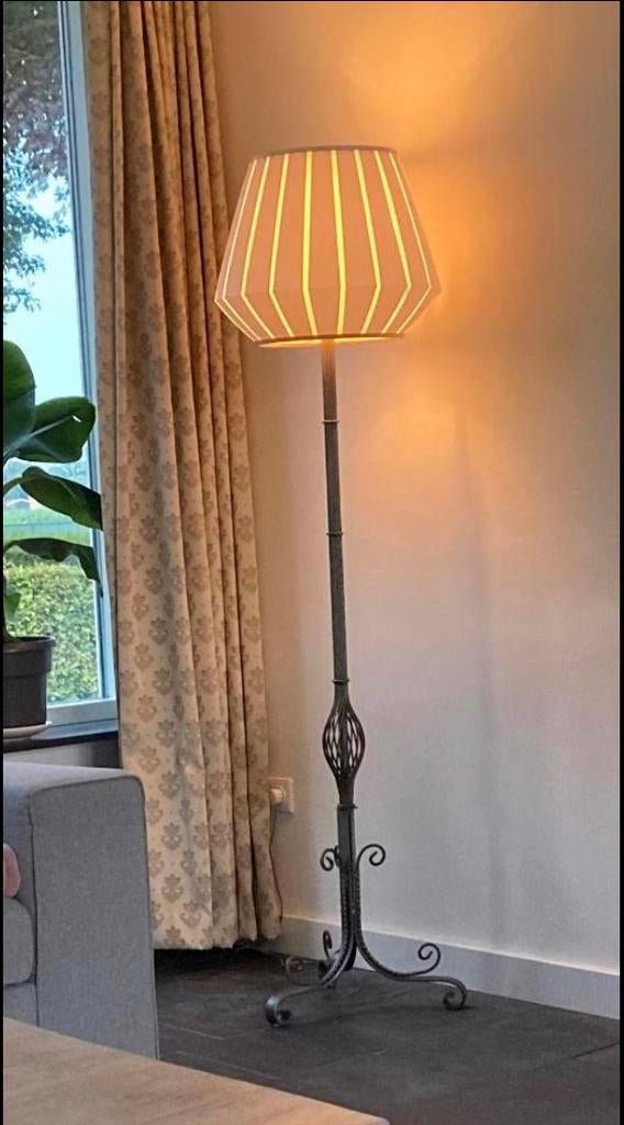 Elegante antieke smeedijzeren vloerlamp kap, Ophalen, Gebruikt, Metaal, 150 tot 200 cm
