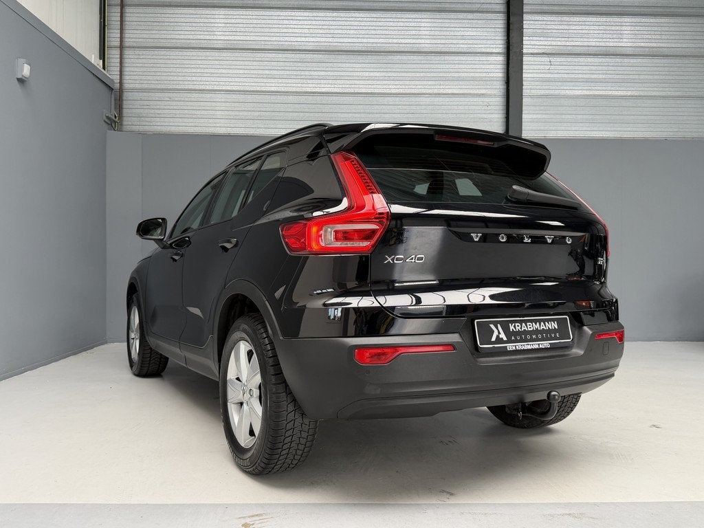 Volvo XC40 T2 Momentum Core Automaat|Trekhaak|BTW Auto| ., Auto's, Volvo, Stof, Gebruikt, Zwart, Zwart