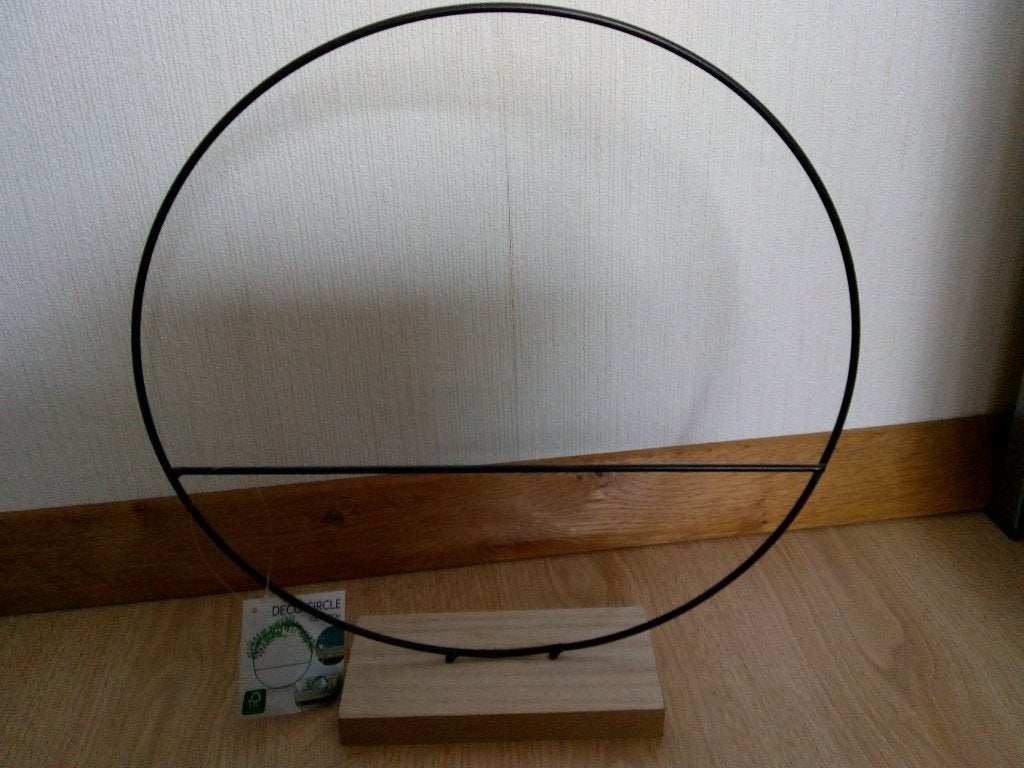 Metalen decoratiering op houten plaatje, Hobby en Vrije tijd, Ophalen of Verzenden, Zo goed als nieuw, Knutselmateriaal