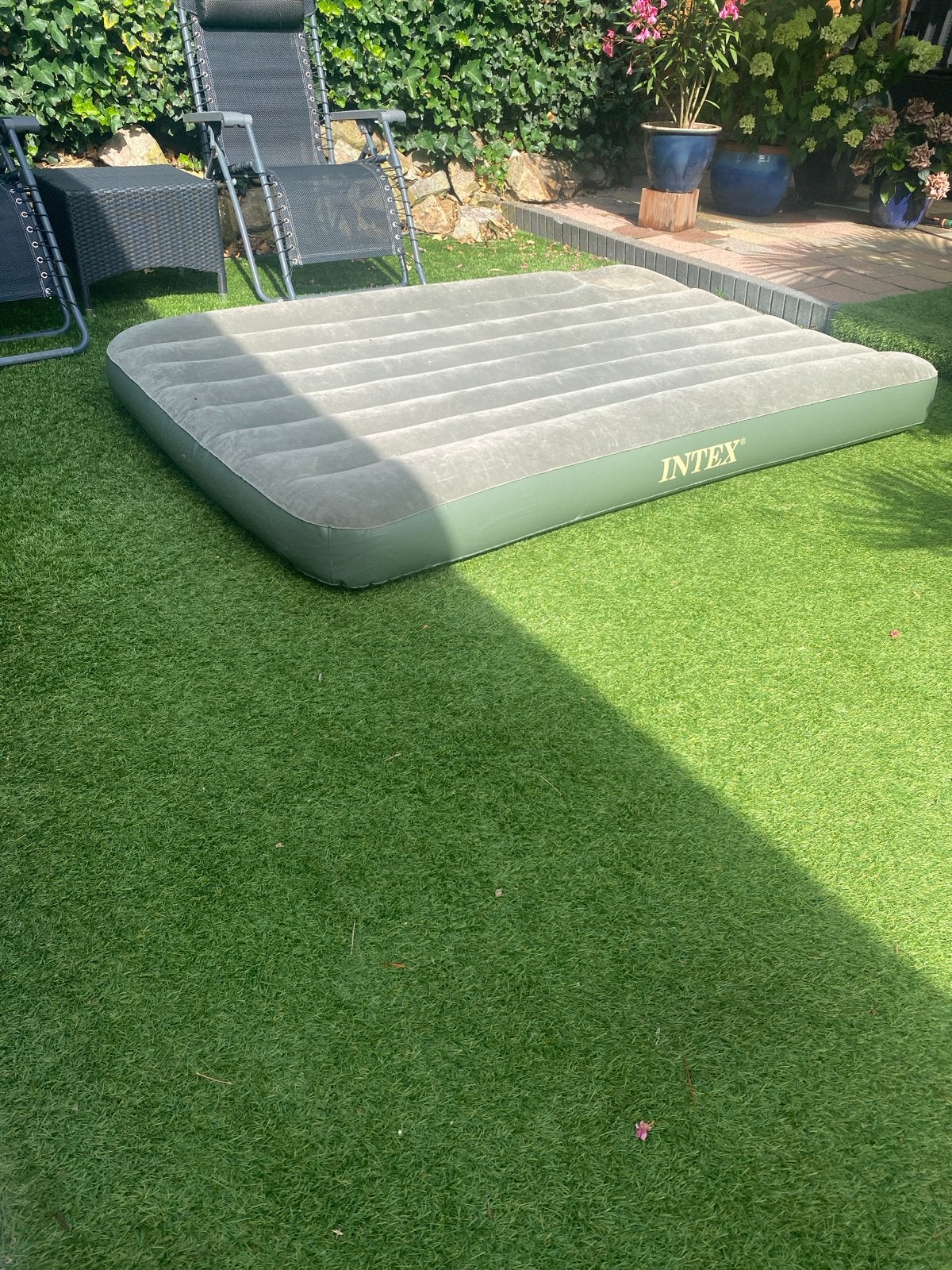 Intex Luchtbed met Ingebouwde Voetpomp - 2-persoons, Caravans en Kamperen, Luchtbedden, Ophalen of Verzenden, Ingebouwde pomp
