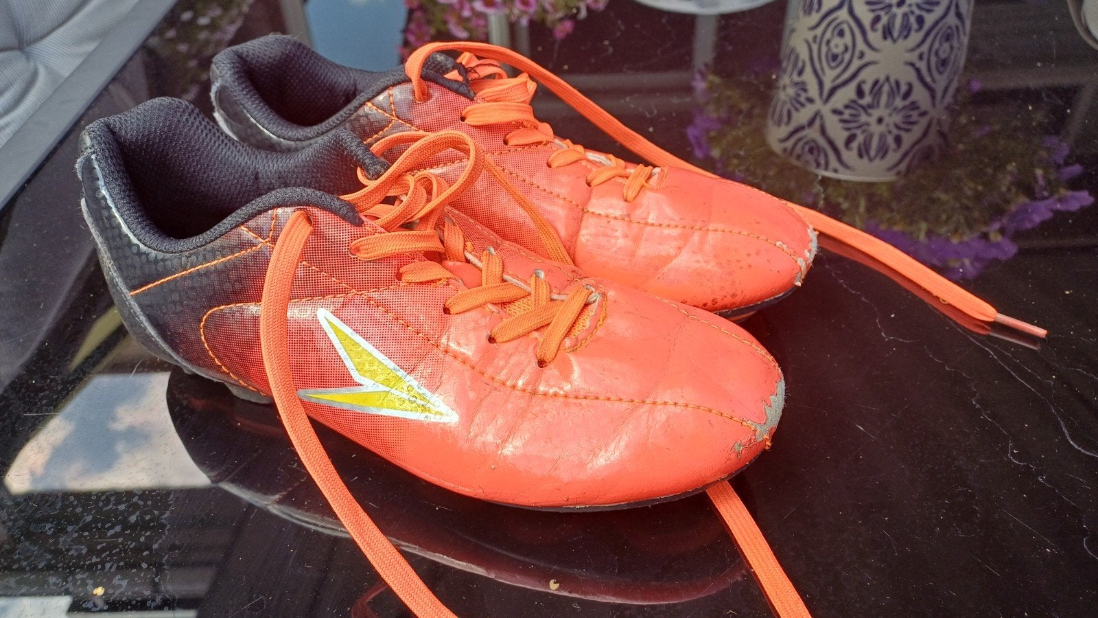 Osaga Voetbalschoenen Maat 35 - Oranje/Zwart, Maat XS of kleiner, Ophalen, Gebruikt, Schoenen