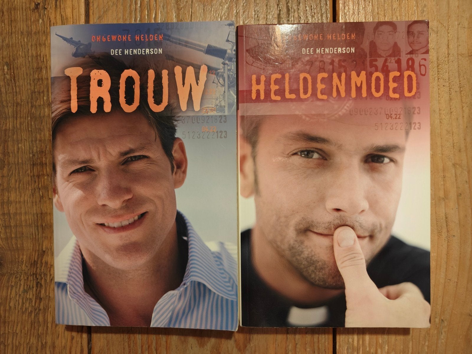 Deel 3 en 4 van de serie: Ongewone Helden., Ophalen of Verzenden, Zo goed als nieuw