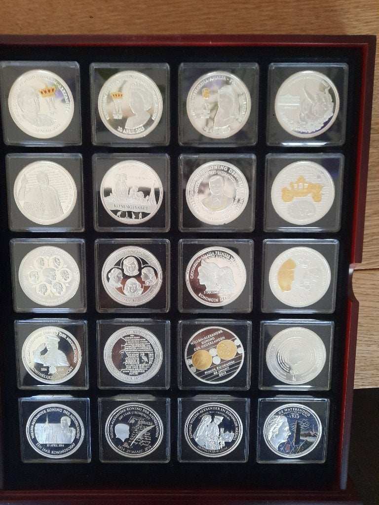 Muntenset in luxe box. Ons vorstenhuis, Ophalen of Verzenden, Overige materialen