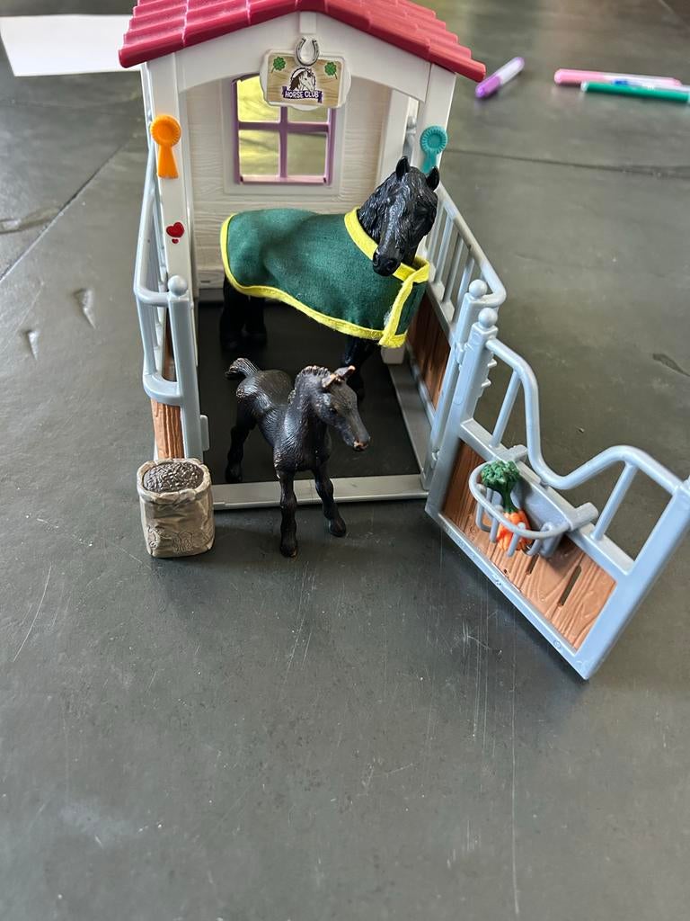 Schleich paardenstal met paard en veulen, Ophalen, Gebruikt