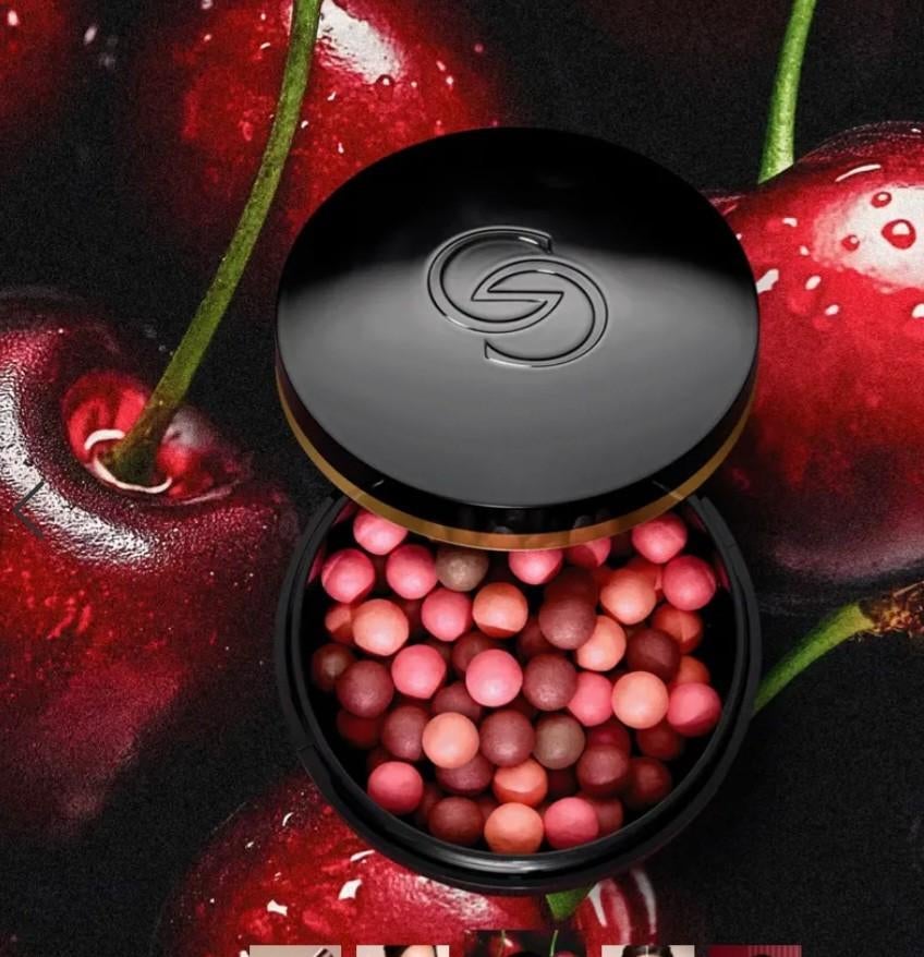 LIMITED EDITION. Giordani Gold's poederparels Cherry  touch, Ophalen of Verzenden, Nieuw, Gehele gezicht, Make-up