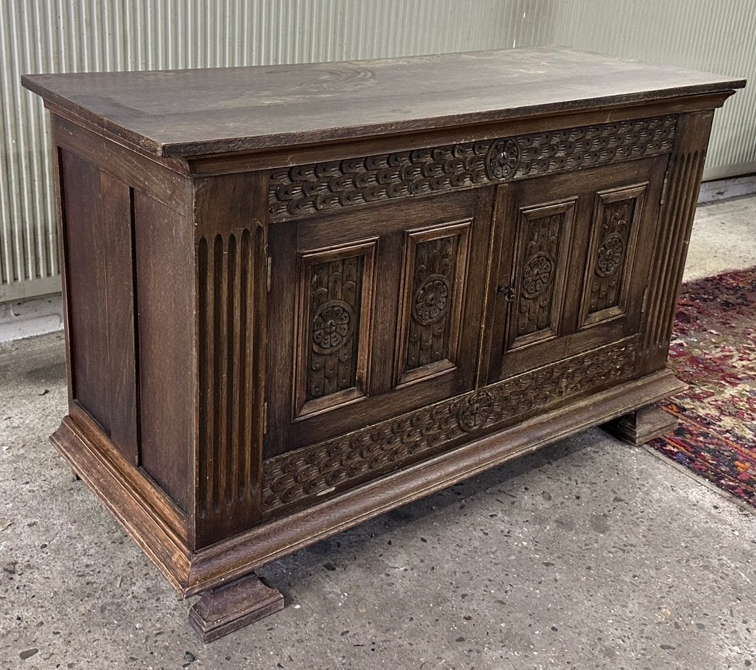 Oude lage houten kast / dekenkast met houtsnij details, Ophalen, Gebruikt, 100 tot 150 cm, 25 tot 50 cm