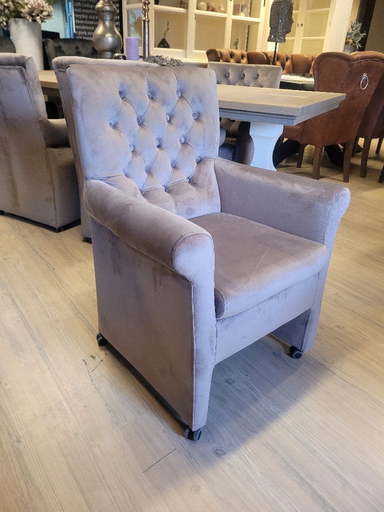 *VOORRAAD* 4 Landelijke Eetkamerstoelen Grazia Wiel Taupe, Landelijke eetkamerstoelen Grazia Wiel kleur stof taupe capiton, Overige kleuren