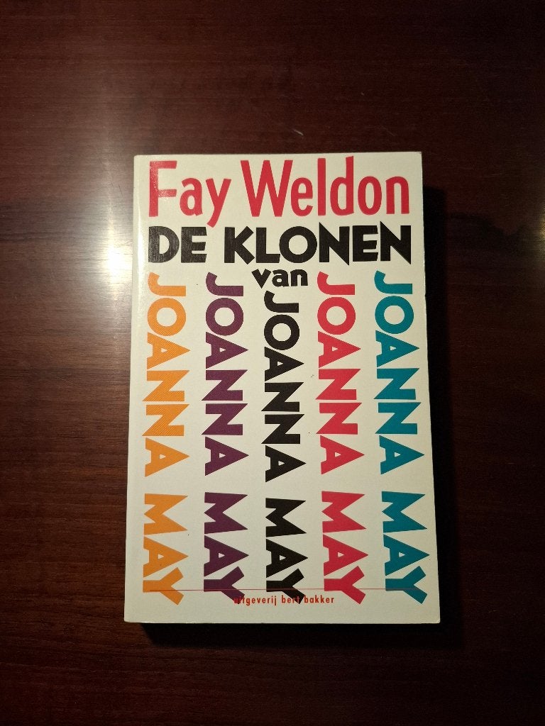 Boek - Fay Weldon - De Klonen van Joanna May, Ophalen of Verzenden, Gelezen, Fay Weldon