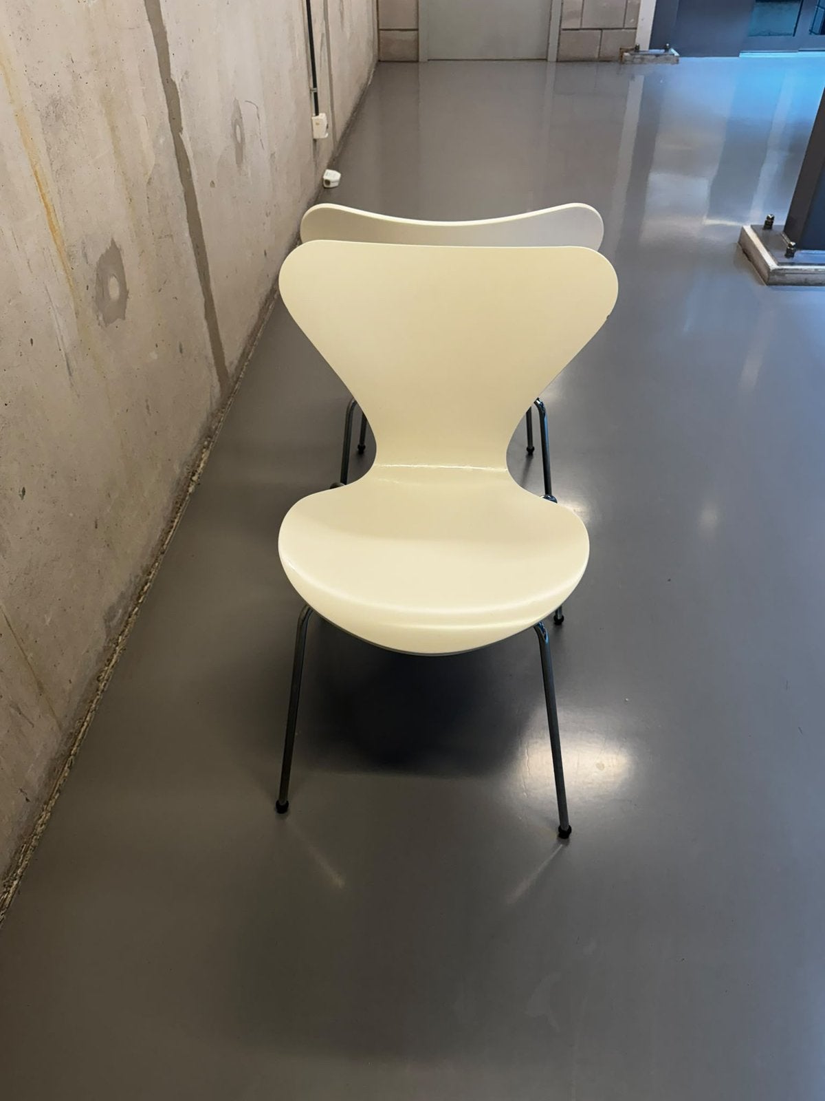 Fritz Hansen Vlinderstoelen, Ophalen, Gebruikt, Wit, Twee